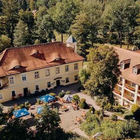 Landschloss Ernestgruen * Neualbenreuth