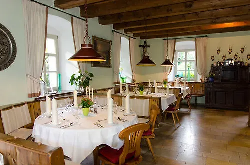 Landschloss Ernestgruen *