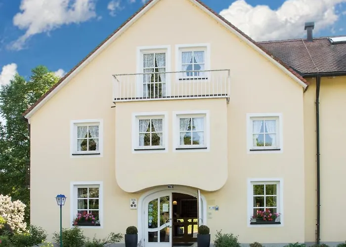 Landschloss Ernestgruen * Neualbenreuth